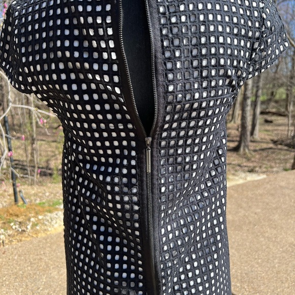 Kenzie dress-size S. 2 layer-bottom solid white, top black exposing bottom layer - Picture 12 of 13